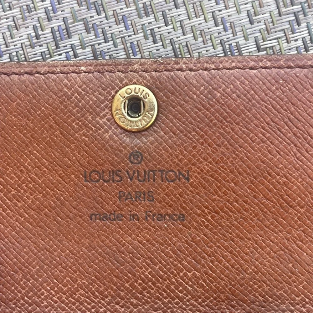 Authentic Louis Vuitton Brown monogram Key Holder key fob - Picture 11 of 14